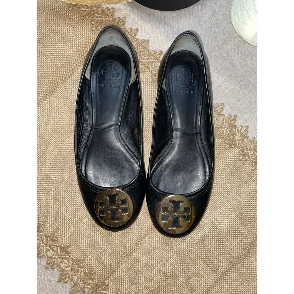 Tory Burch Ballet Flat Leather Upper size 7.5M Gold T Logo Shoes - Picture 3 of 11